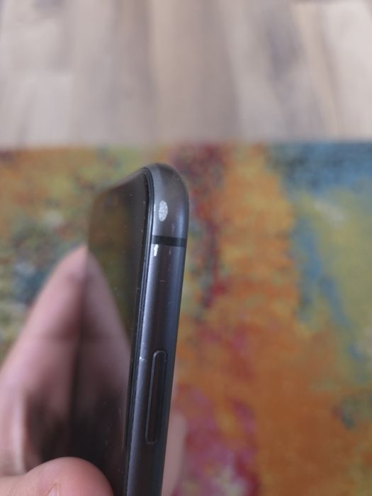 Iphone 11 negru.