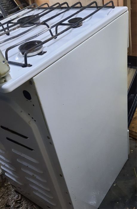 Продам газ плиту .