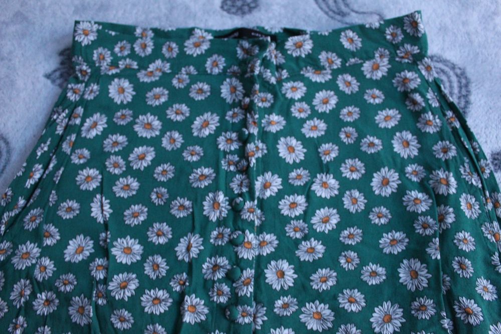 Fusta cu model floral