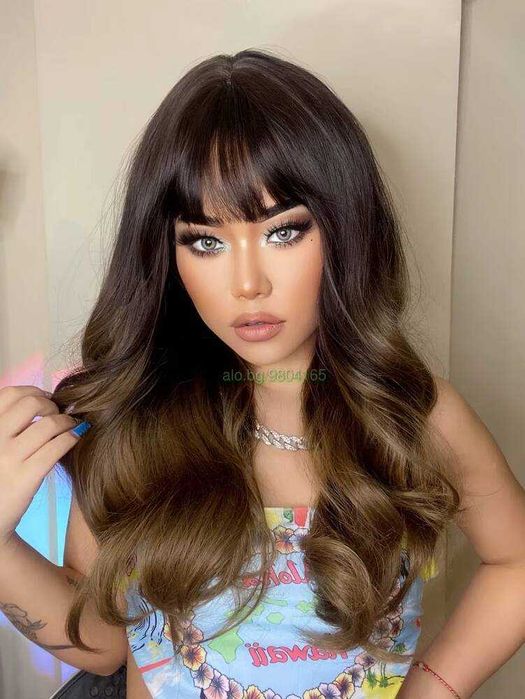 Омбре перука със светли краища и бретон