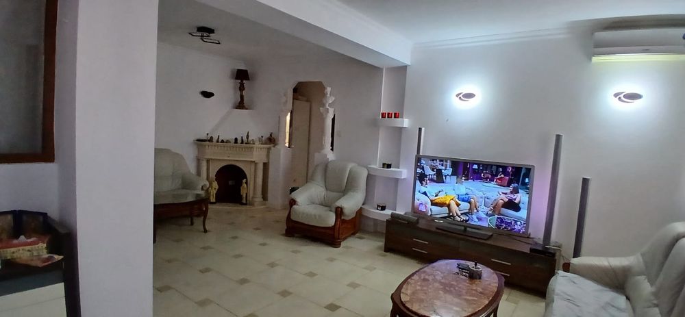 Ofer spre inchiriere apartament cu 3 camere