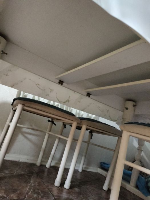 Стол стуля кухонный