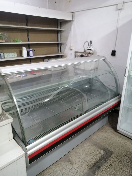 Хладилна витрина Наги