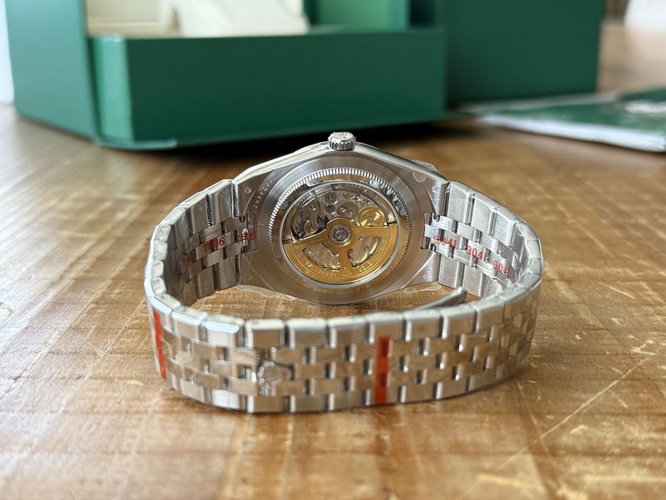 Часы Rolex Land Dweller