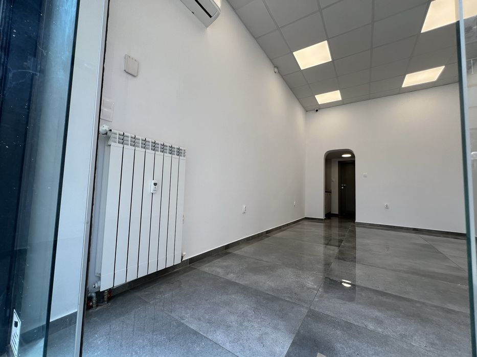 Дава се под наем Магазин в Русе, Център - 30 кв.м за 400 € - Снимка #11