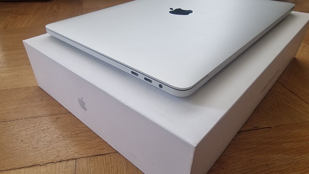 Macbook Pro 13 A2251 2020 i5 2.0ghz 16/512