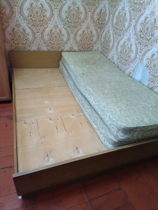 Кровать двухспальная шифоньер диван