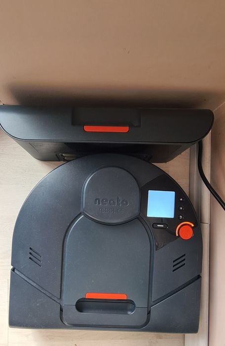 Aspirator robot Neato pentru piese