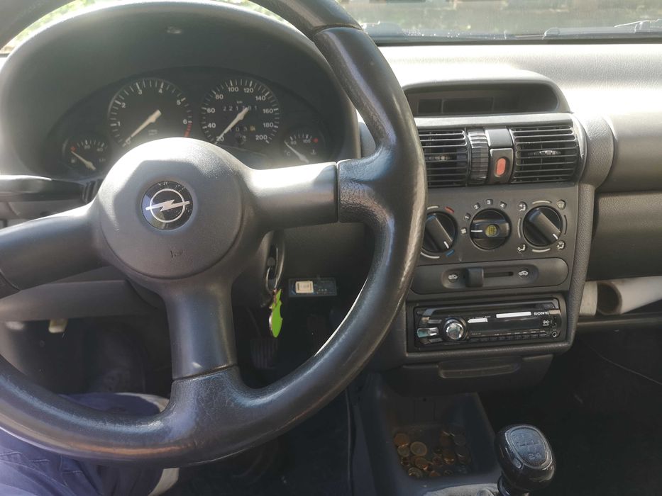 Продавам Opel Corsa 1.4 mi