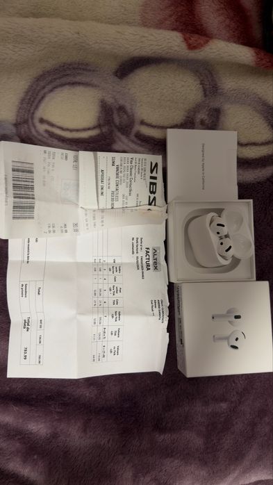 Vând AirPods 4 originale Apple, cumpărate de la Altex.