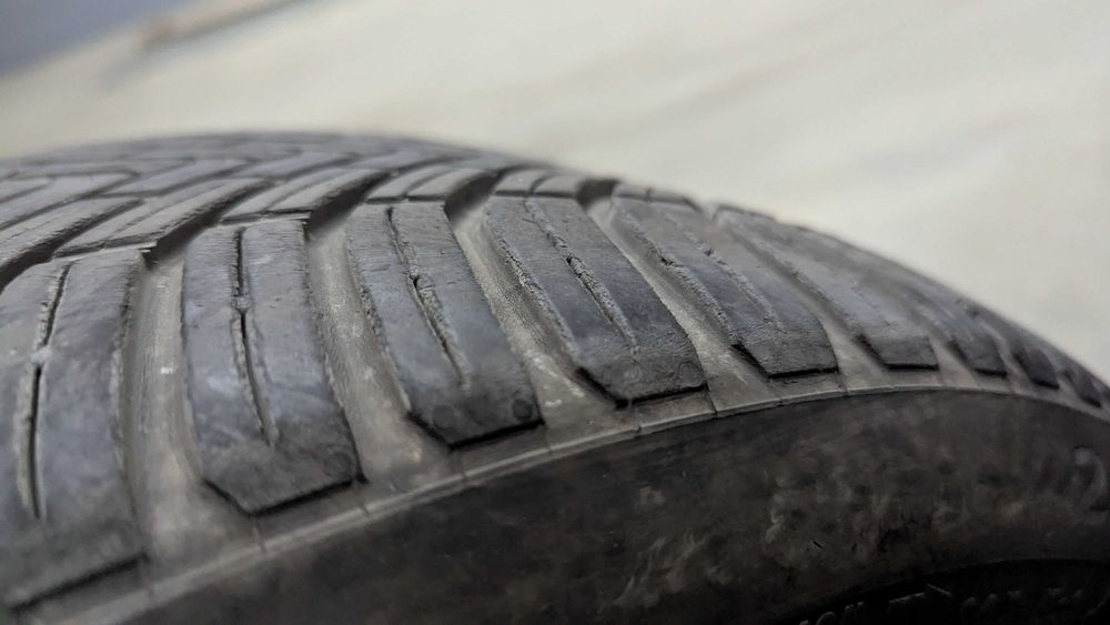 Continental all season contact 235/40/19 R 19 Y XL