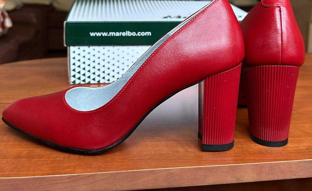 Se vând 4 perechi de încălțăminte mărimea 39