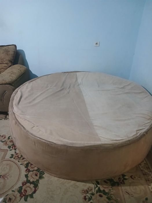 Кровать круглая!