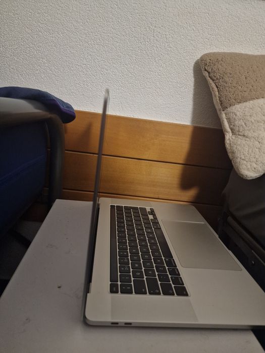 Лаптоп в отлично състояние – бърза продажба