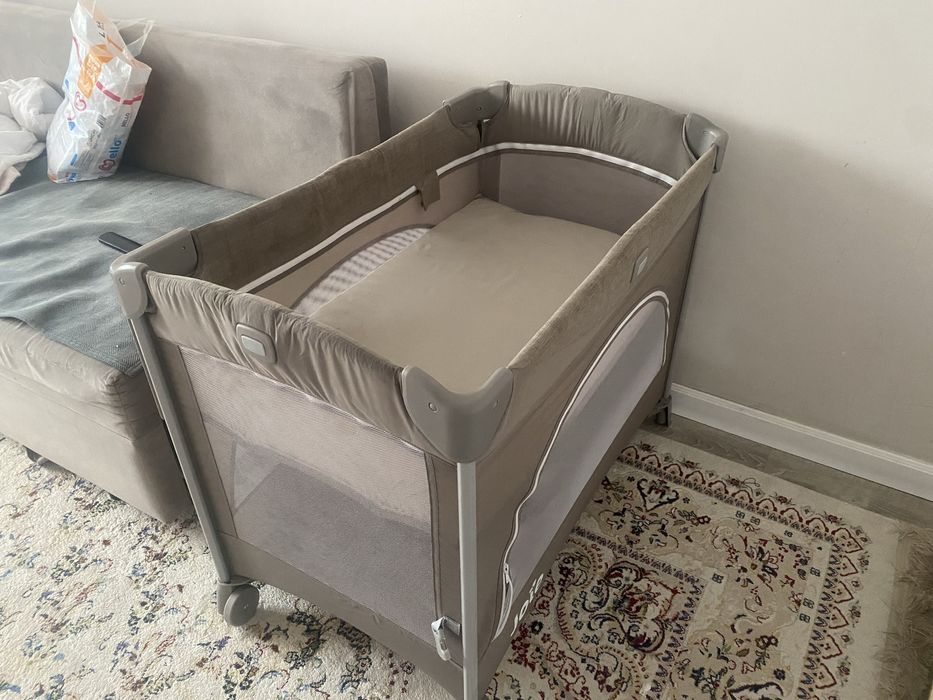 Продам манеж от joie