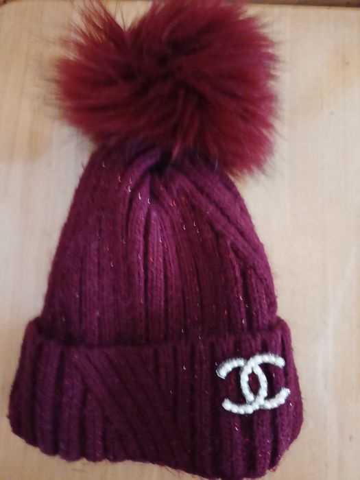 Продам женские шапки