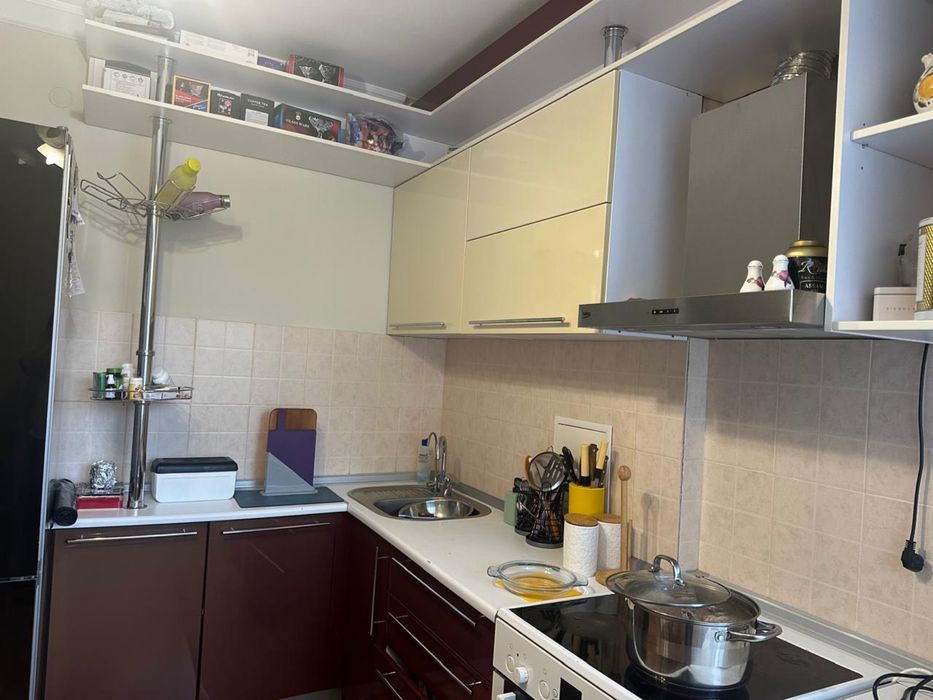 Кухонный гарнитур и плита