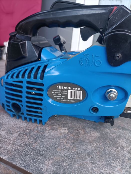 Drujba pentru o mînă,pe benzina