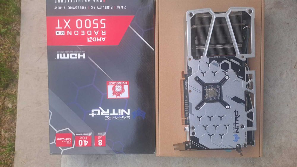 Sapphire NITRO+ RX 5500 XT 8 Gb Special Edition OC, sigiliul pe surub