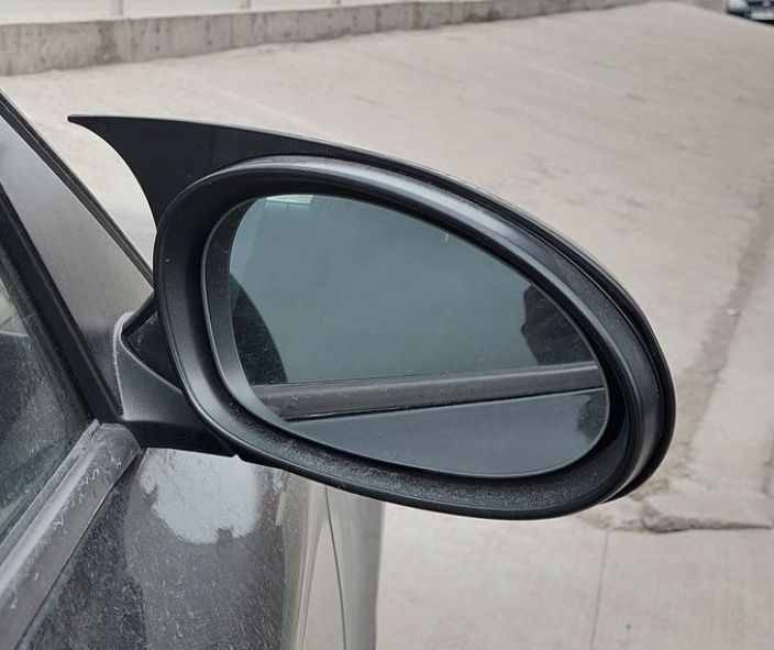 Capace oglinzi BMW Seria 1 E87 model Batman negru lucios