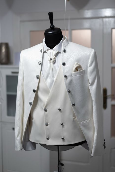 Costum alb elegant de mire
