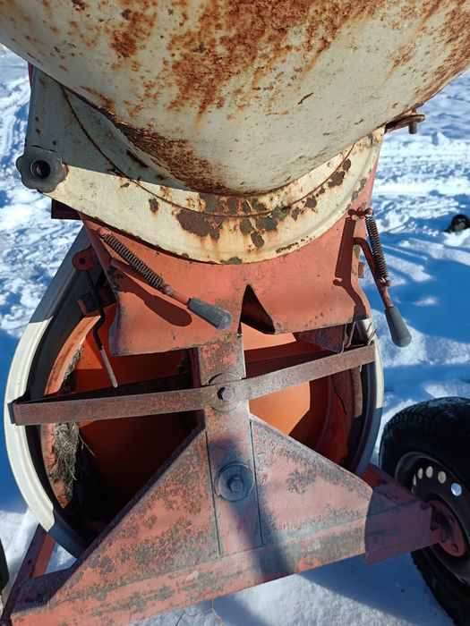 Moara cereale după tractor