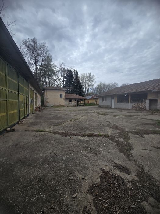 Дава се под наем Склад в Горна Оряховица - 400 кв.м за 2040 € - Снимка #1