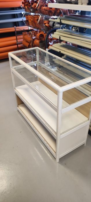 Магазинно и търговско оборудване