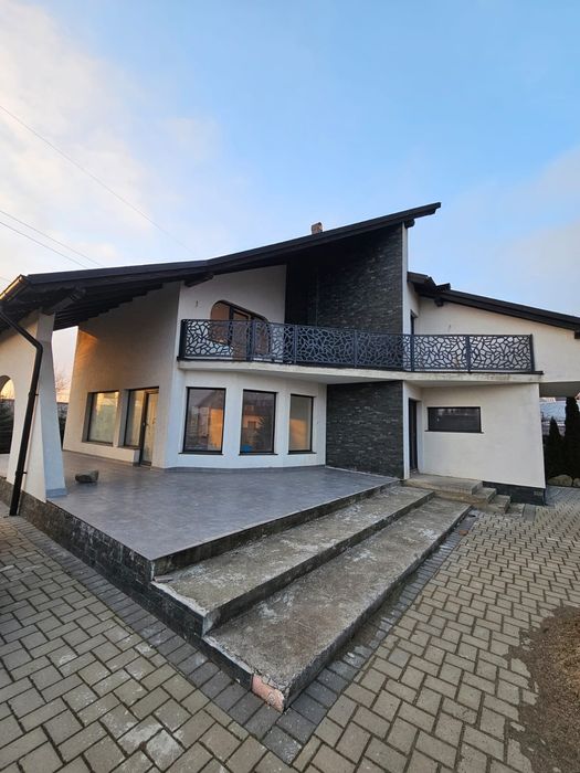 Casă & 7 ari de teren.