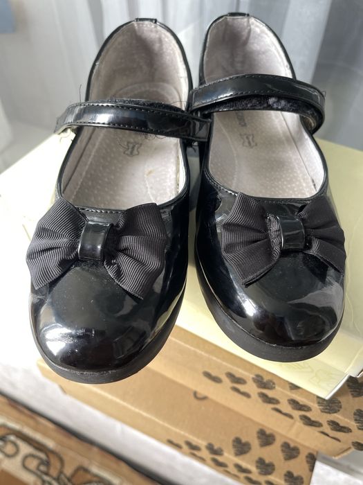 Туфли к школе лаковые