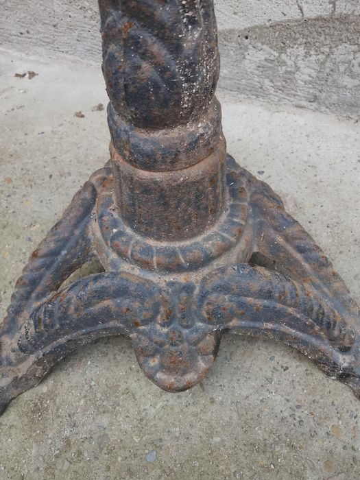 Măsura cafea  / piedestal vechi  din fonta masiva