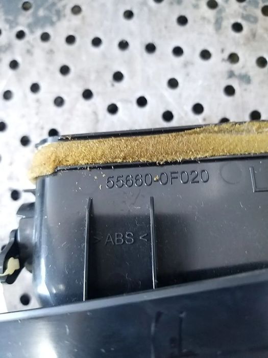 Grila ventilatie bord dreapta toyota verso r2 556600f020