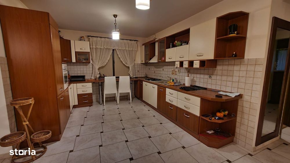 Vilă în Bârnova 260 mp utili, teren 1030 mp D+P+E+M, complet mobilată