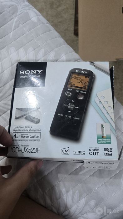 Цифровой диктафон Sony ICD-UX523F.