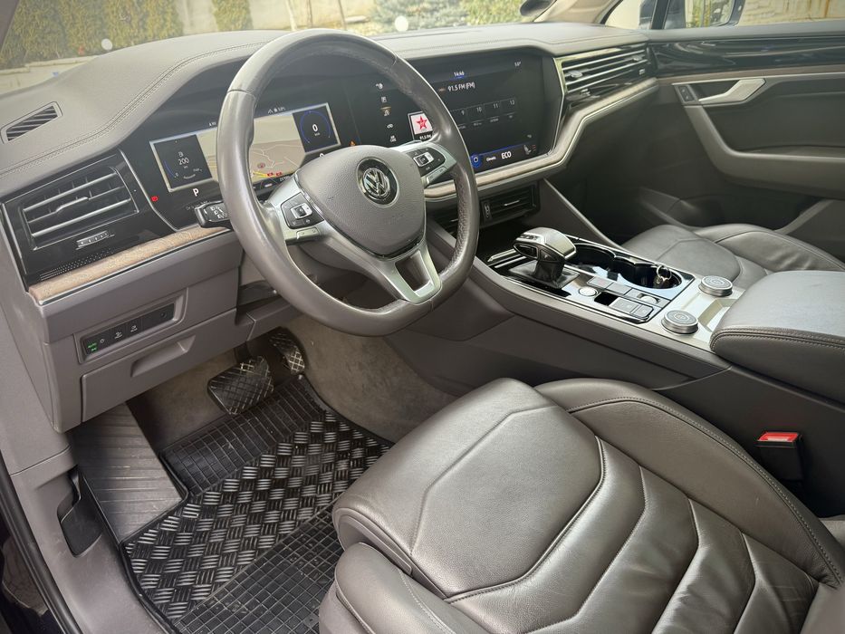 Volkswagen Touareg R-Line 3.0TDI 286 CP Full ! Proprietar !