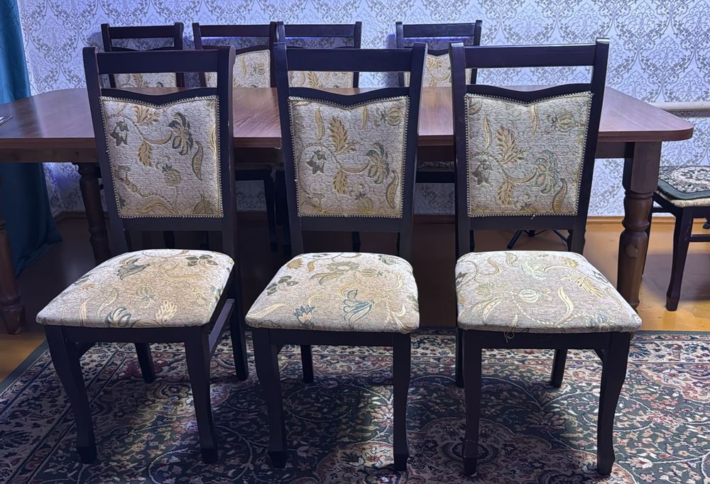 Продам стол и сулья.