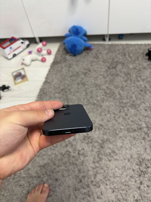 Vand iphone 15 pro pentru piese