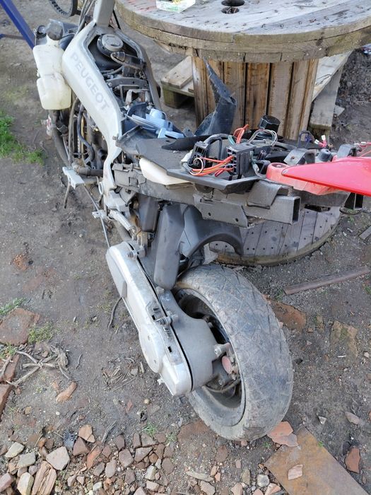 Dezmembrez scuter baotian  4T si Peugeot Jet Forcce 2 timpi.