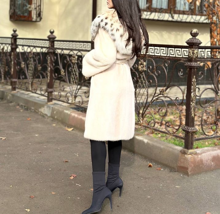 Шикарная норковая шубка с воротником из Рыси.Шуба отличного качества