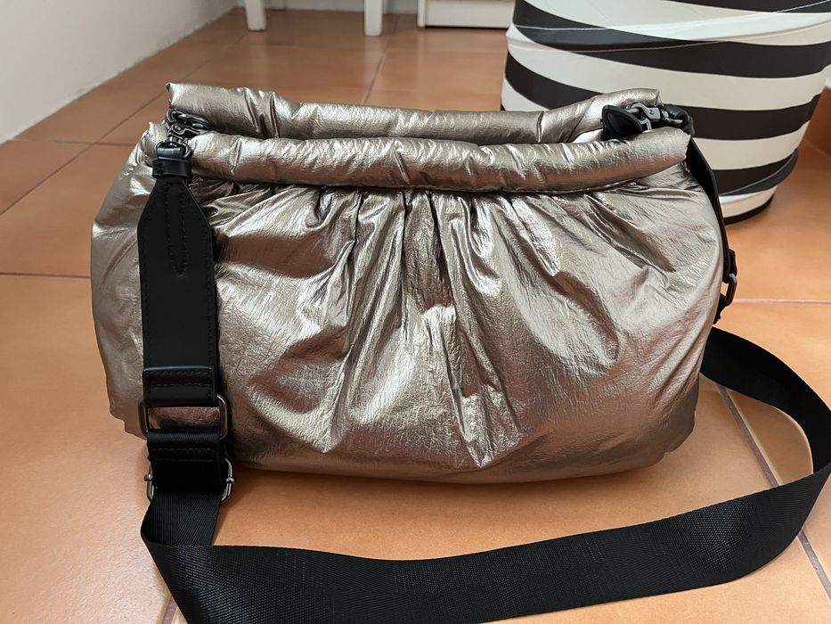 Vand geanta metallic gold ZARA