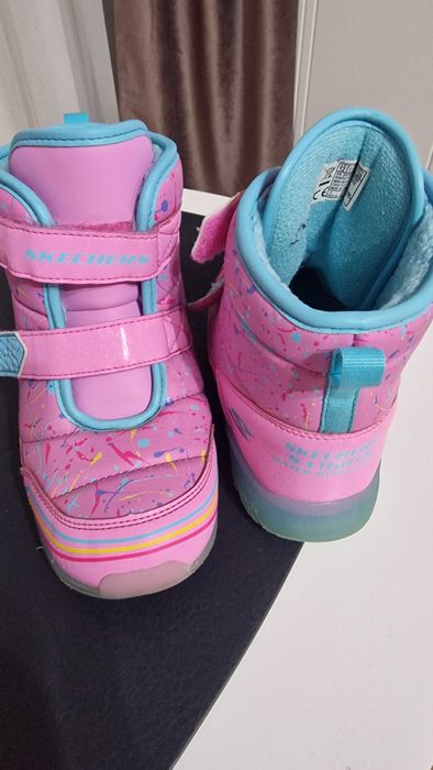 Ghete Skechers, pt iarna, m 28, luminite