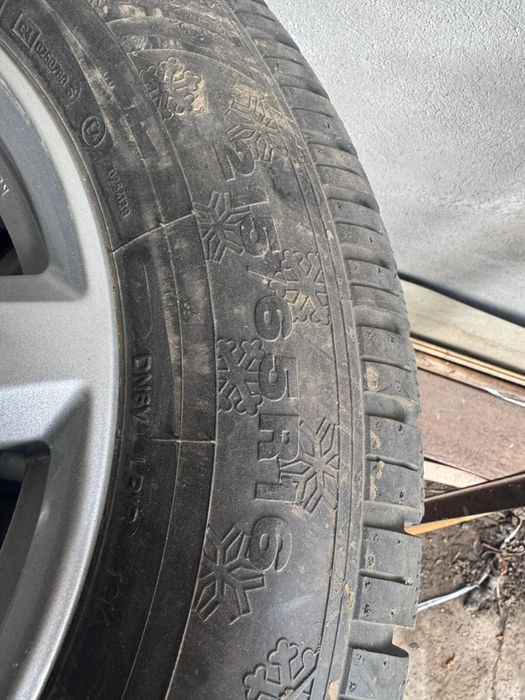 Set Dunlop cauciucuri iarna +jante  215/65 r16