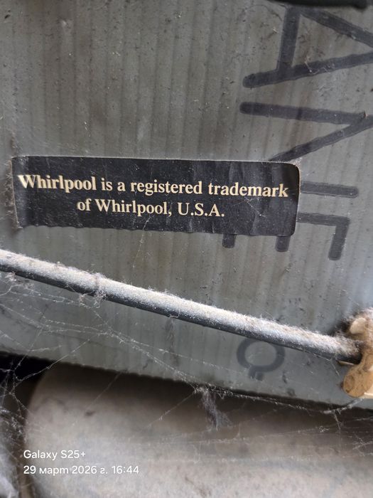 Вертикален фризер Whirlpool