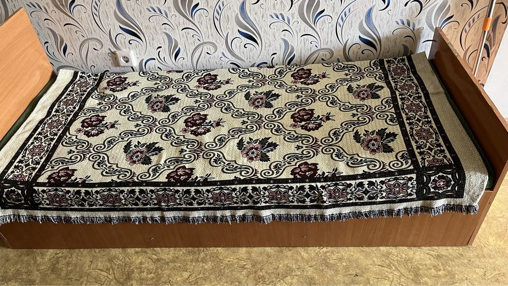 Спальный кроват
