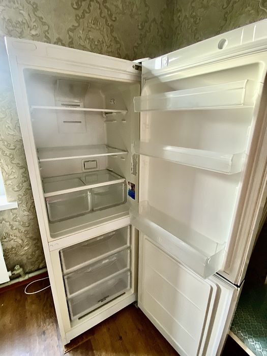 Холодильник «Indesit”