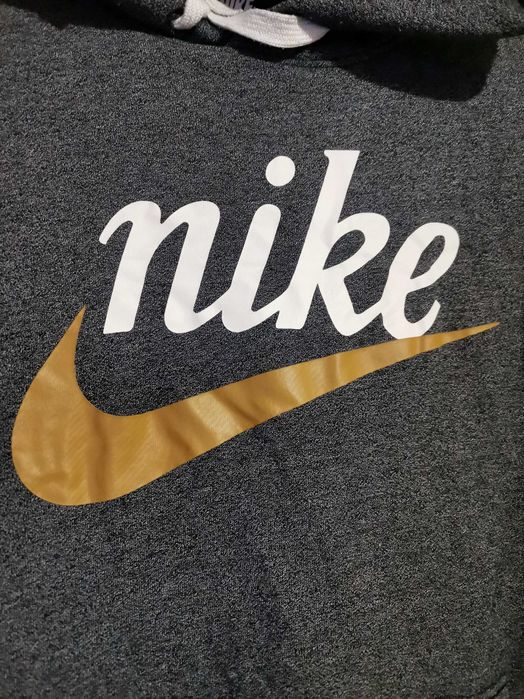 2 броя Nike Sweatshirt.