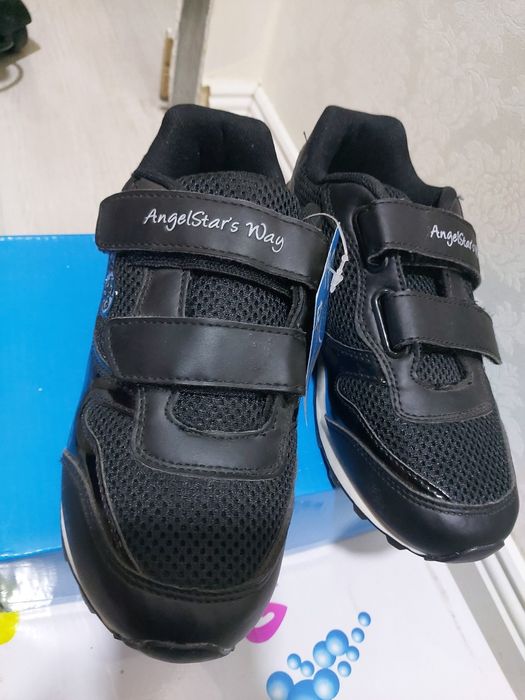 Продам  дёшево  детские кроссовки