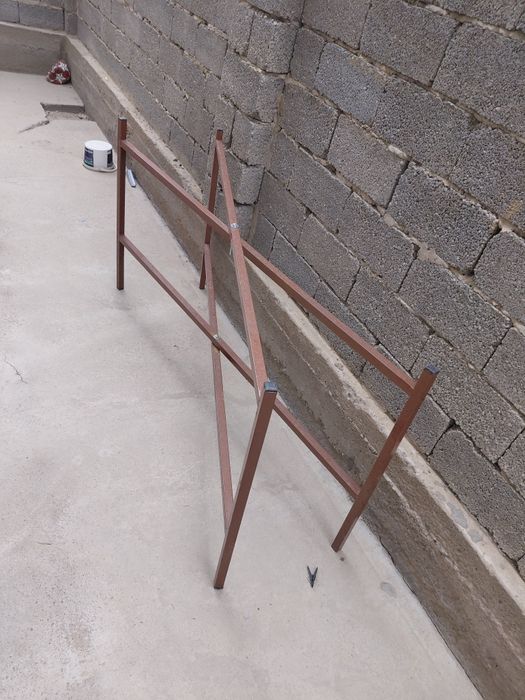 В продаже стол со стульями.