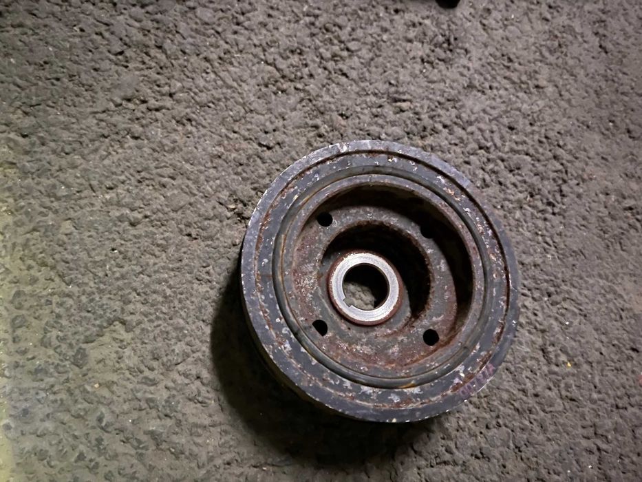 Шкив коленвала на Subaru Forester
