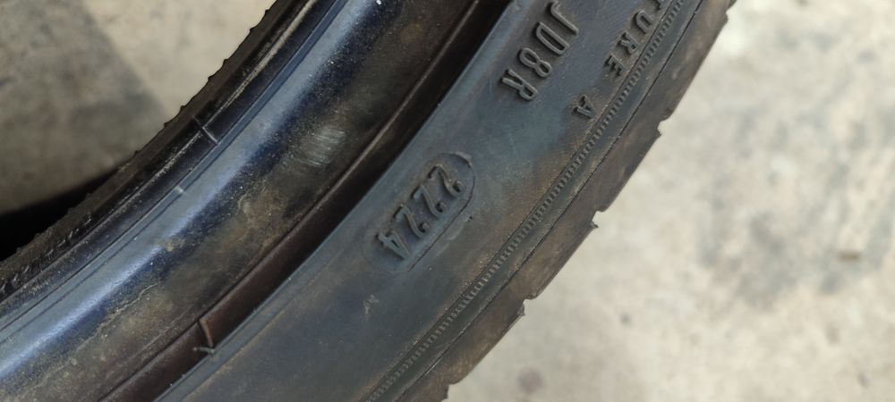 Продавам гуми 225/40/18 Дот 24година